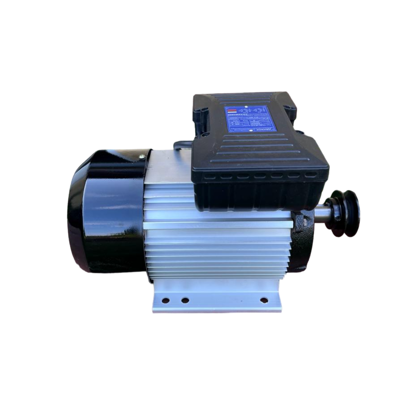 Motor electric monofazat 4 KW X 3000RPM, bobinaj de cupru, carcasa de aluminiu, 2 condensatori si fulie din otel inclusa